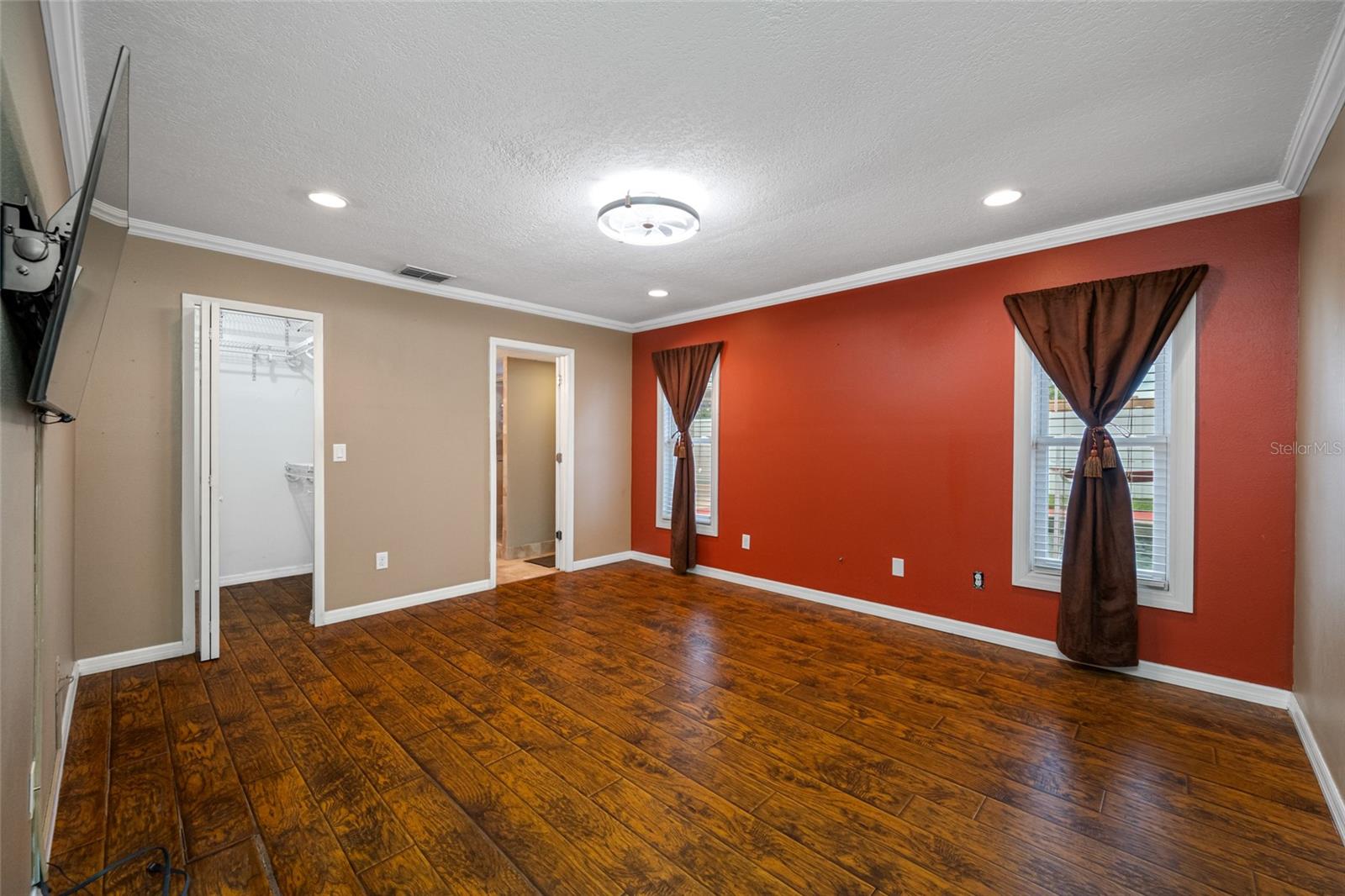 Listing photo id 11 for 12083 72nd Street