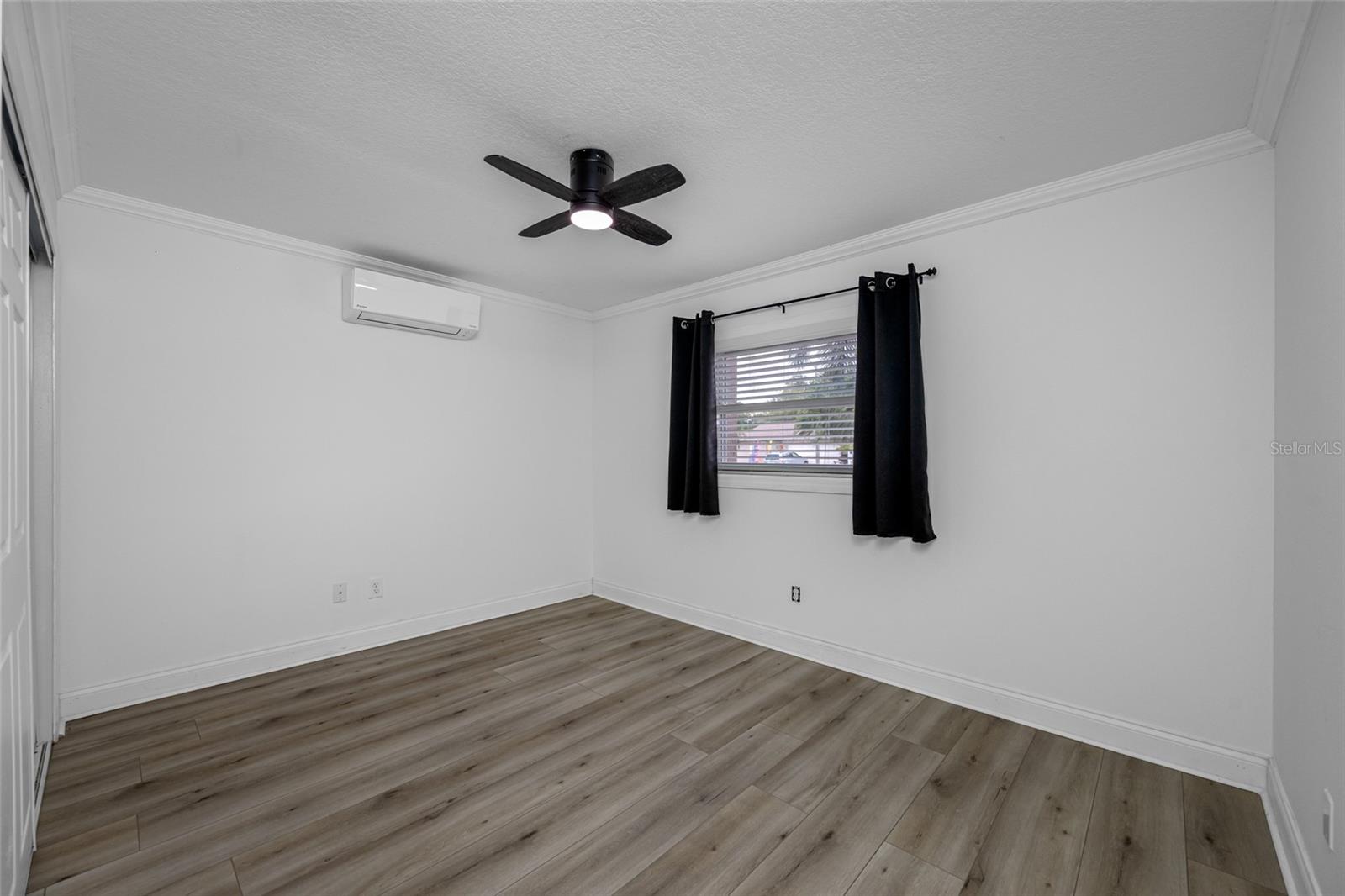 Listing photo id 16 for 12083 72nd Street