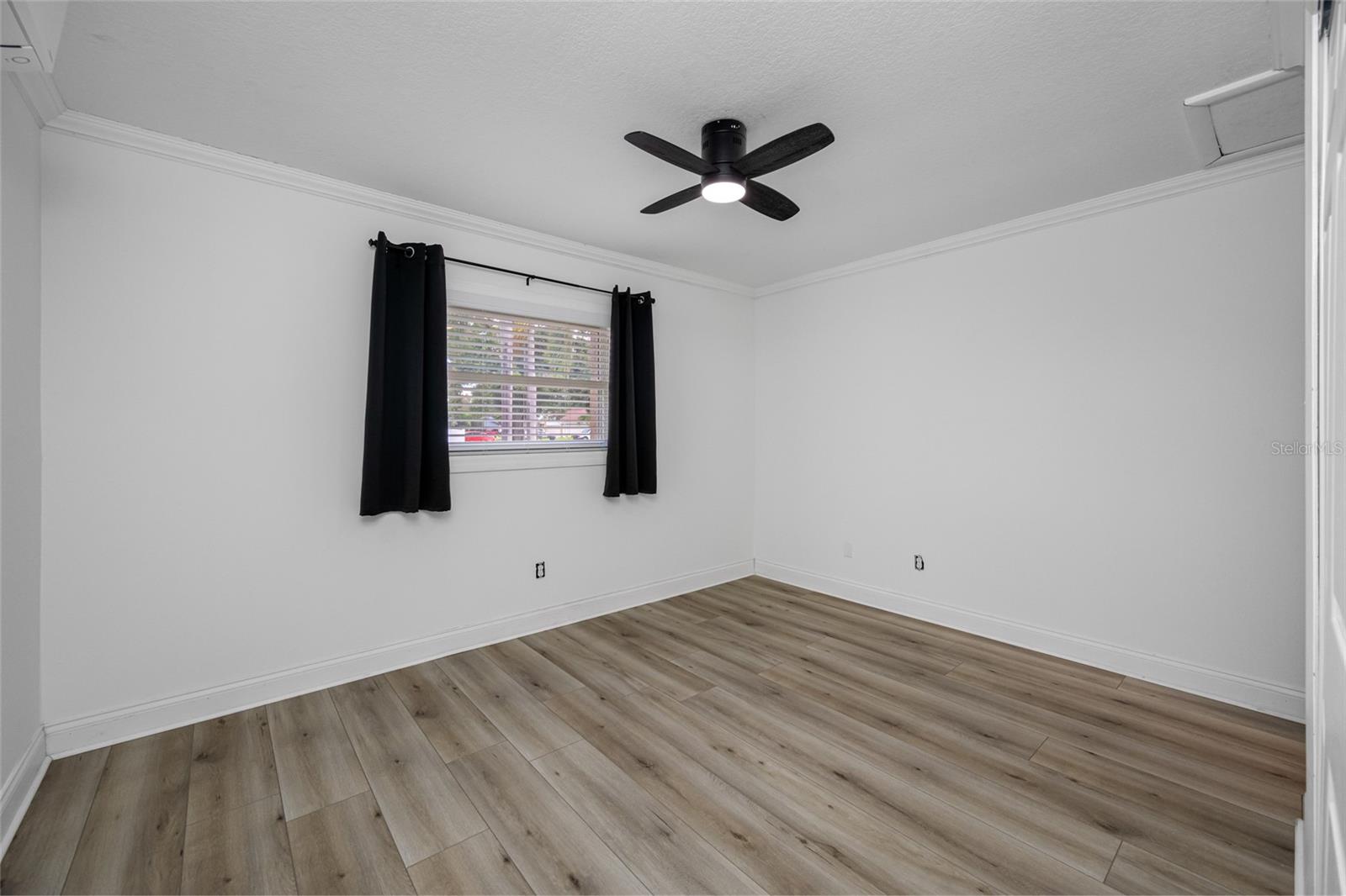 Listing photo id 18 for 12083 72nd Street