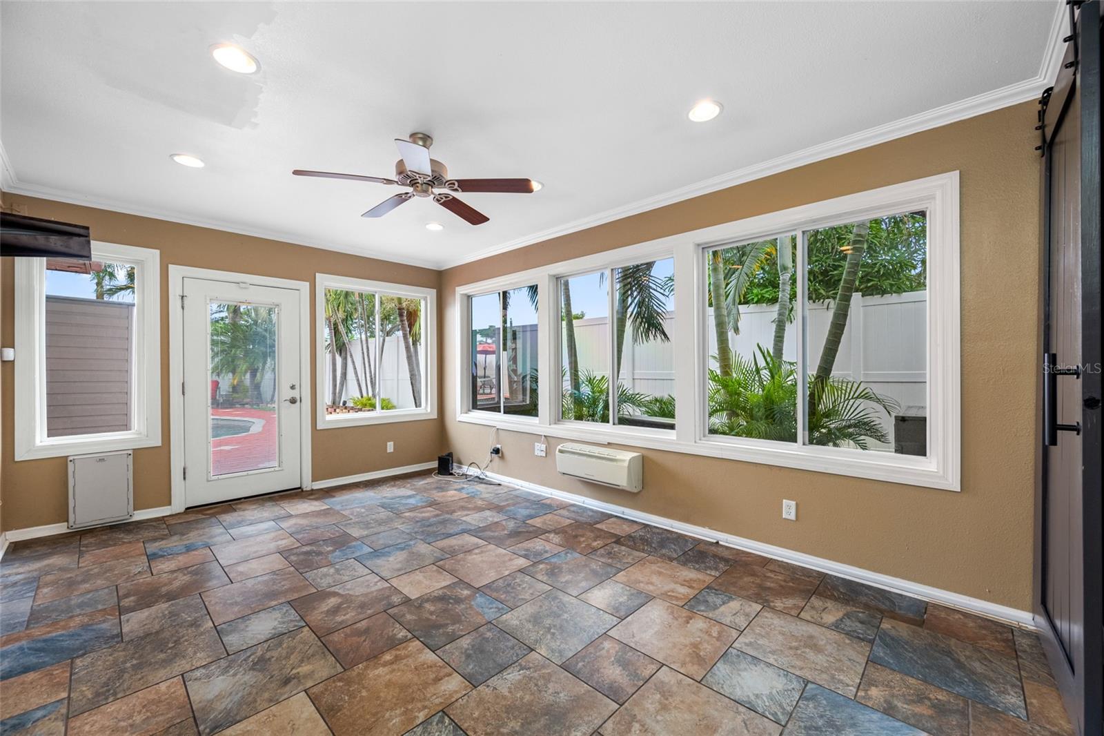 Listing photo id 20 for 12083 72nd Street