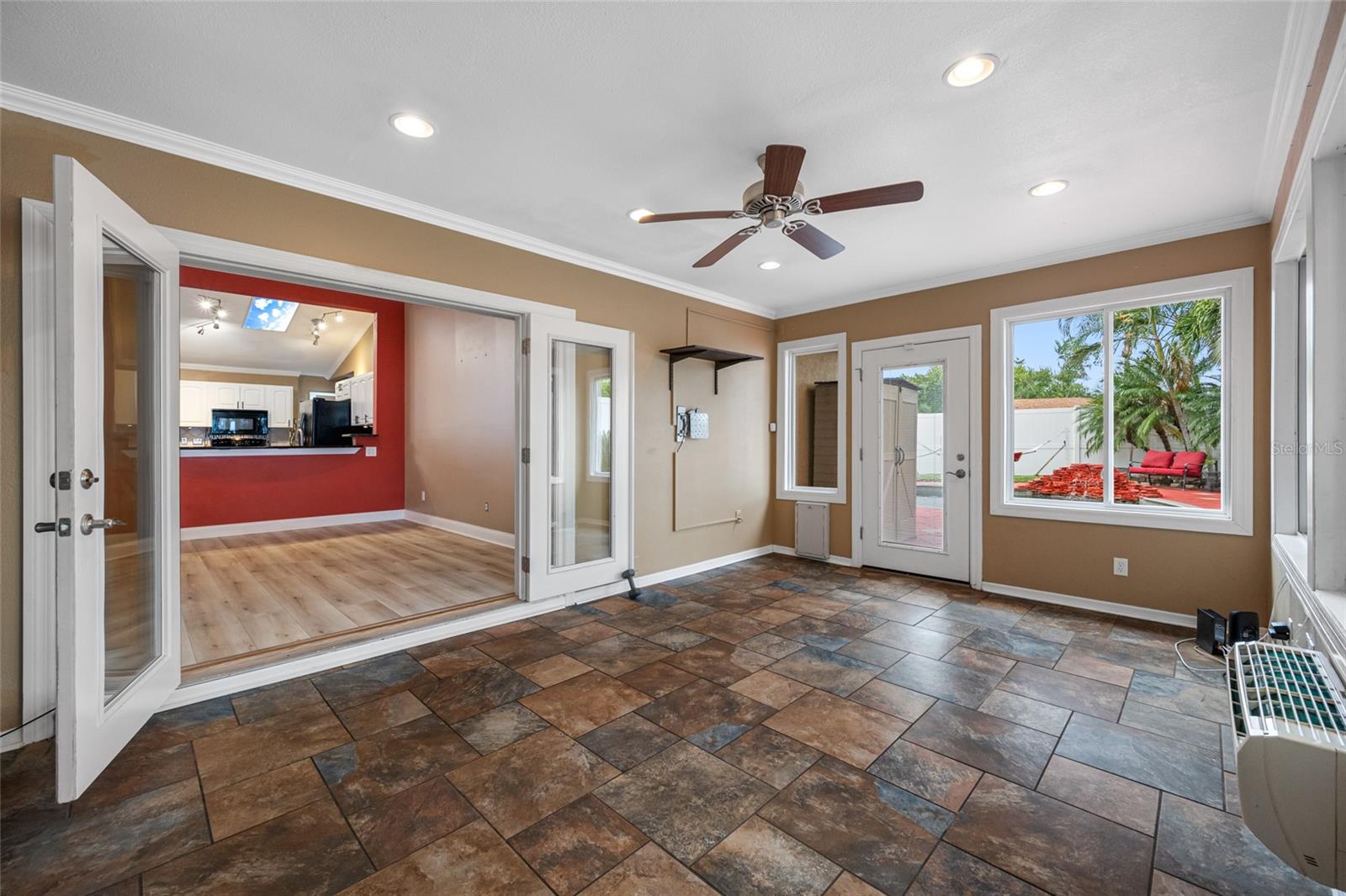 Listing photo id 22 for 12083 72nd Street