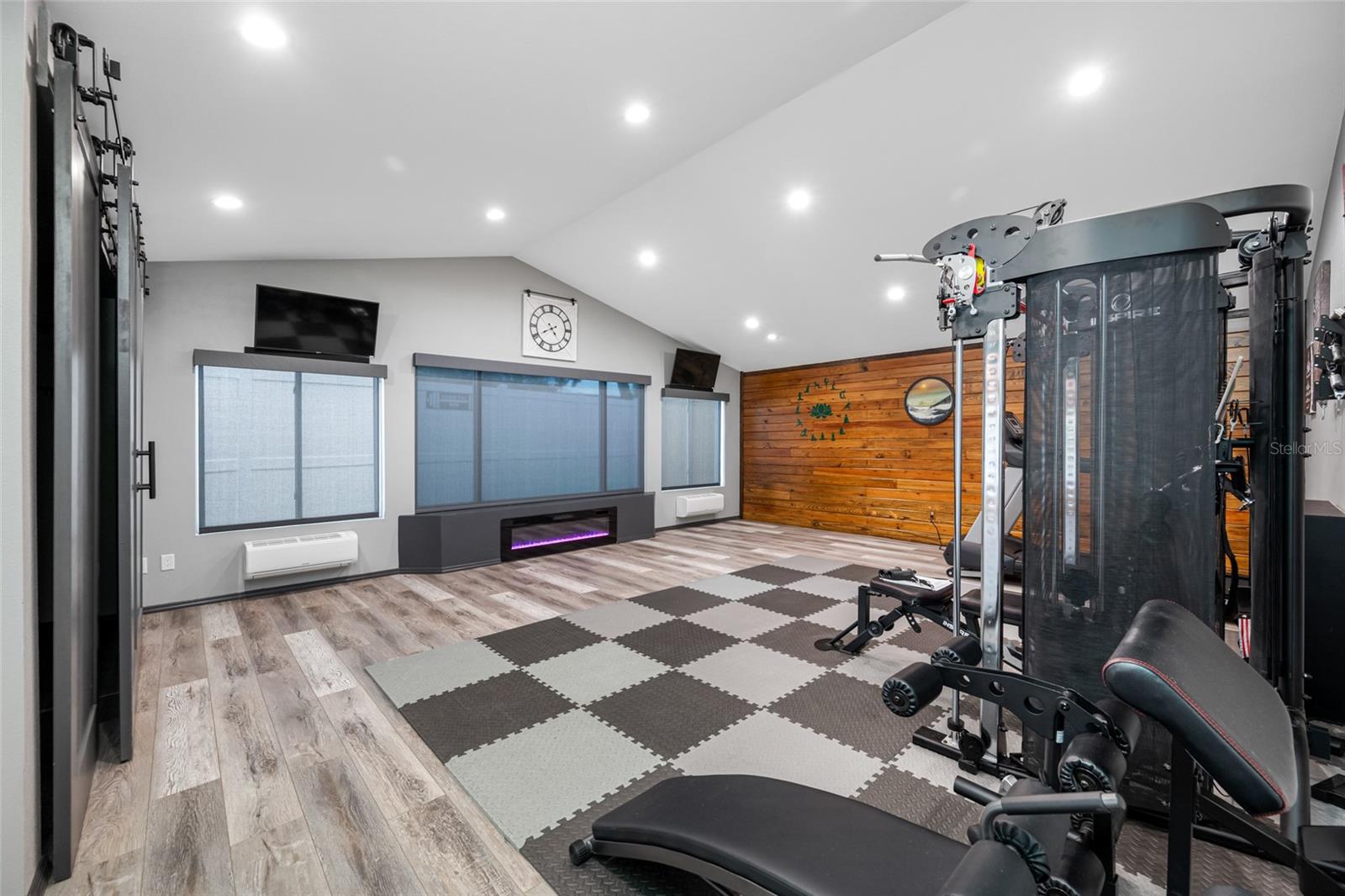 Listing photo id 24 for 12083 72nd Street