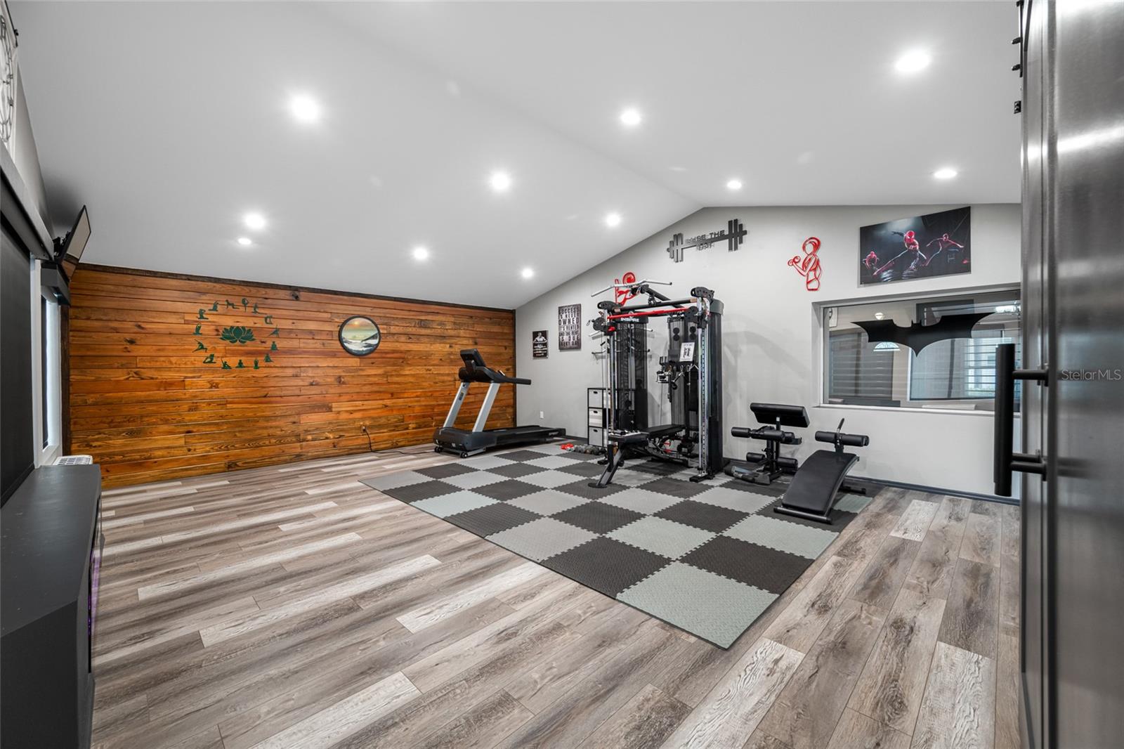 Listing photo id 25 for 12083 72nd Street