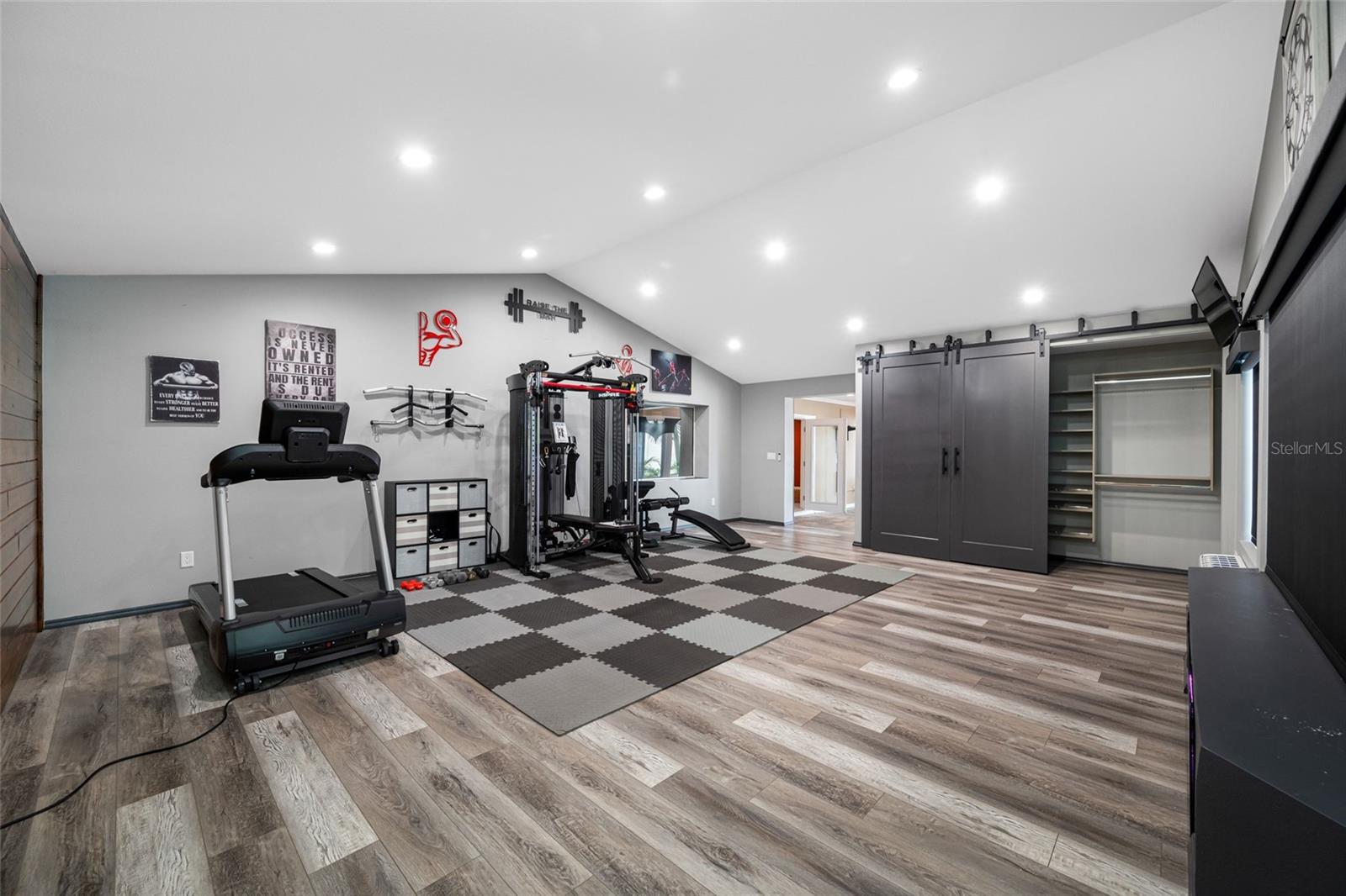Listing photo id 26 for 12083 72nd Street