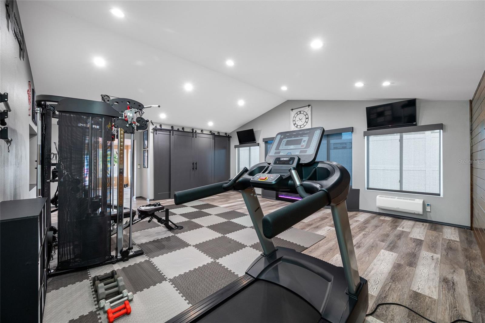 Listing photo id 27 for 12083 72nd Street