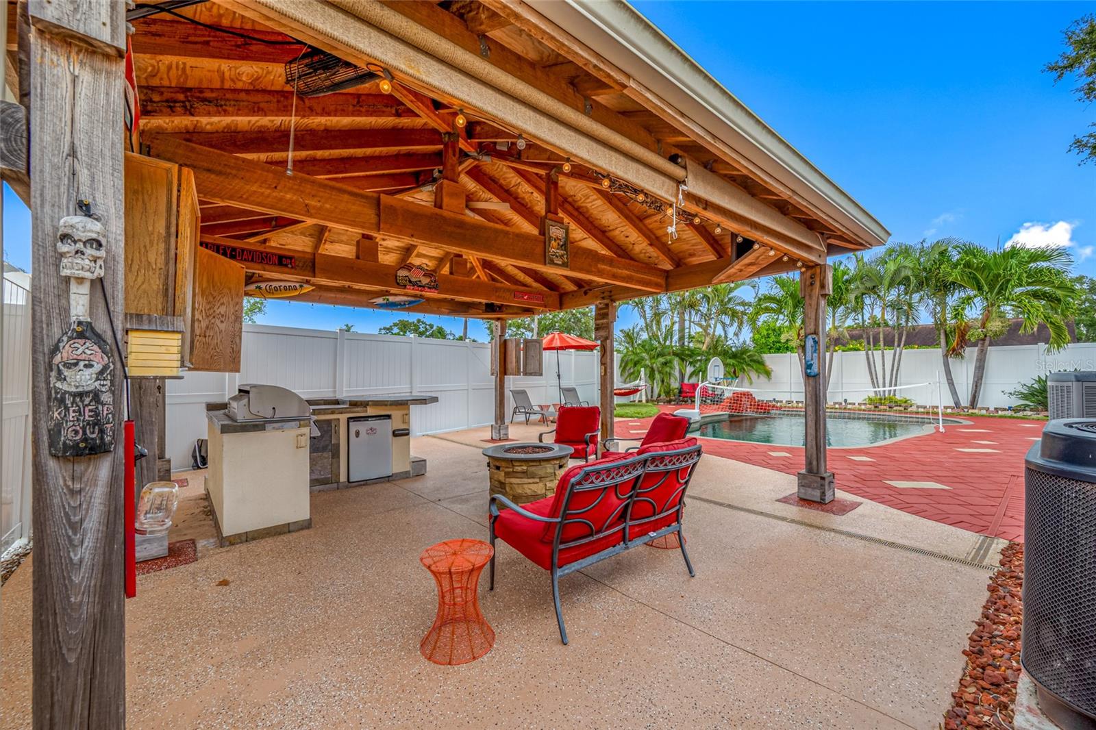 Listing photo id 31 for 12083 72nd Street