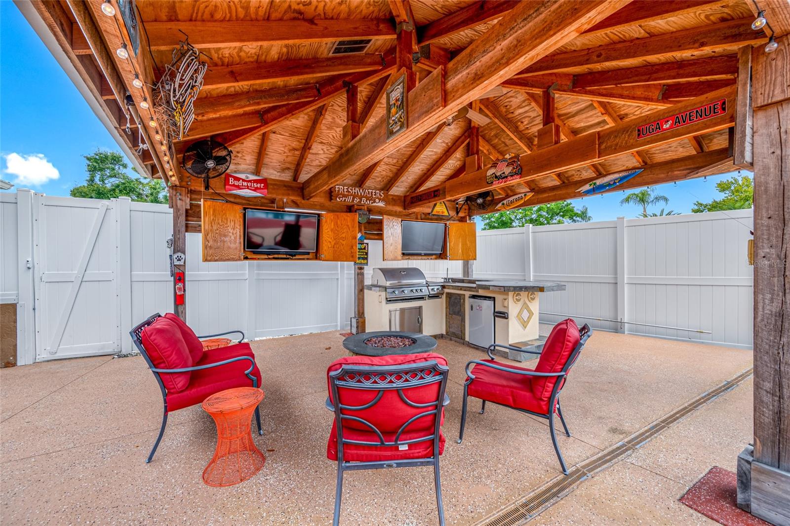 Listing photo id 35 for 12083 72nd Street