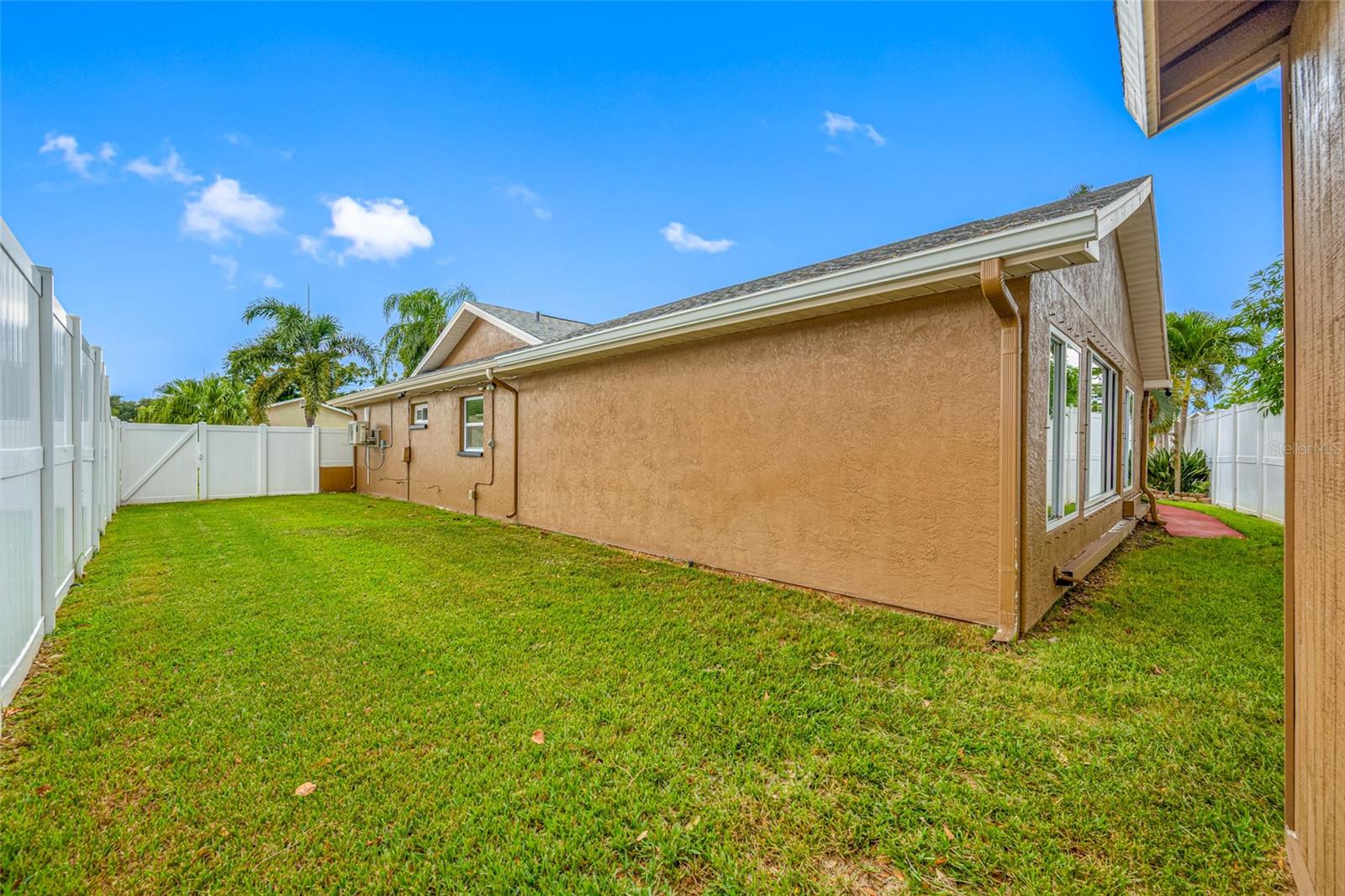 Listing photo id 39 for 12083 72nd Street