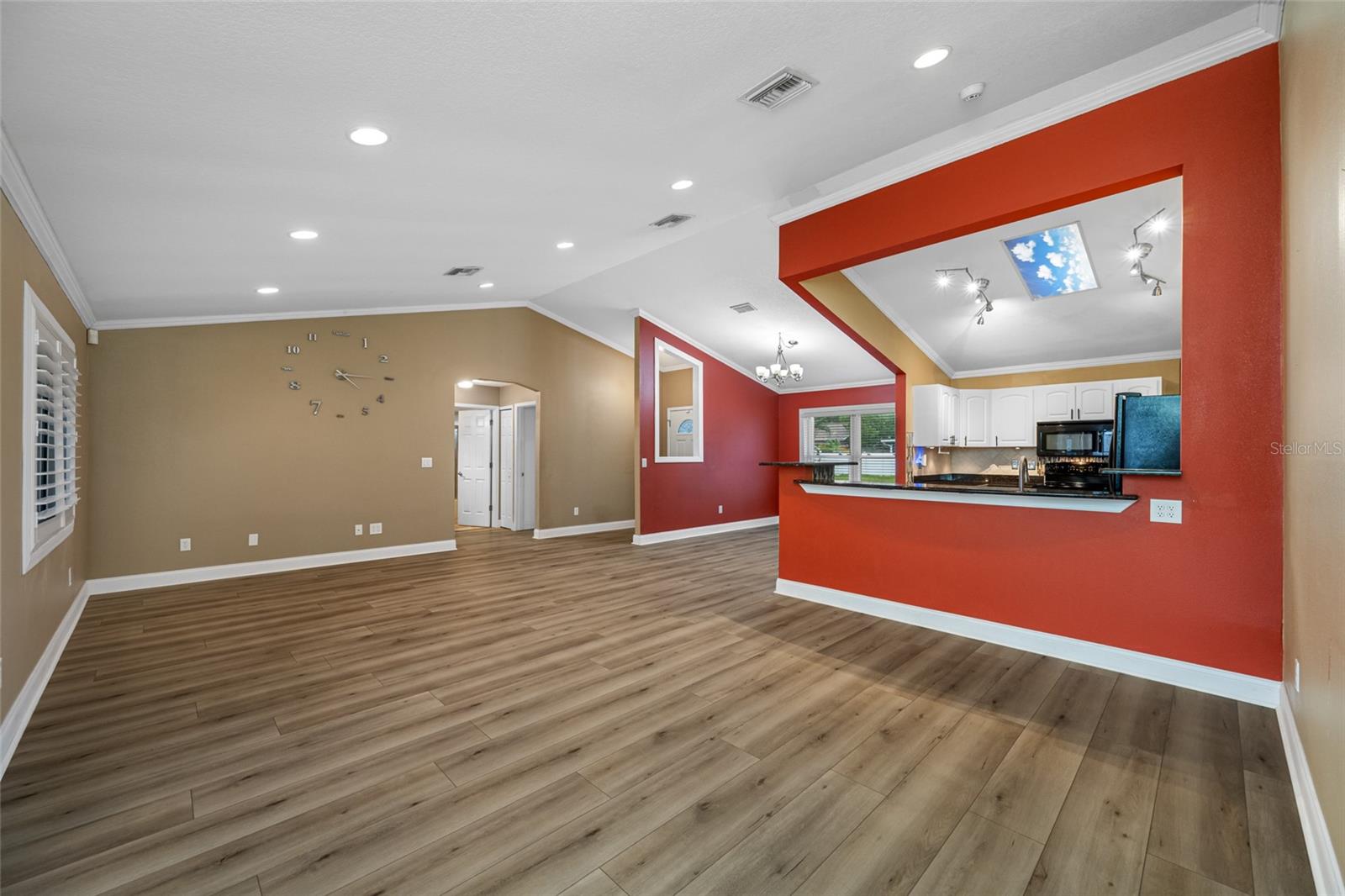 Listing photo id 4 for 12083 72nd Street