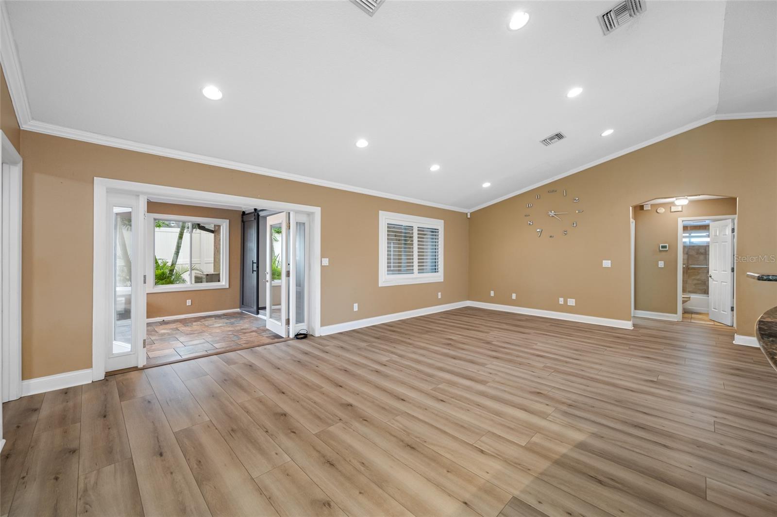 Listing photo id 5 for 12083 72nd Street