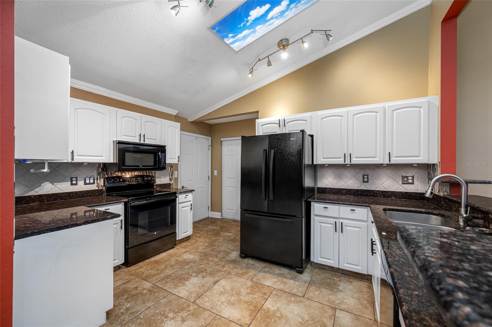 Listing photo id 7 for 12083 72nd Street