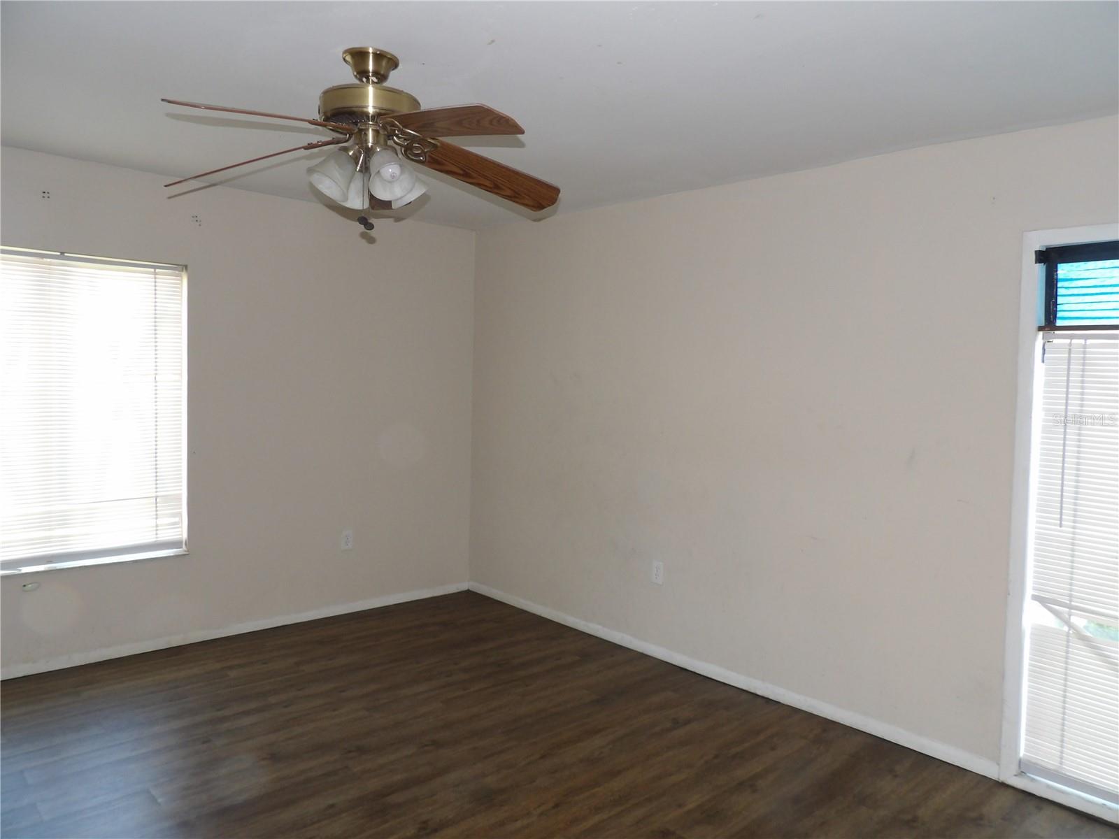 Image 13 of 28 For 8602 Champlain  87