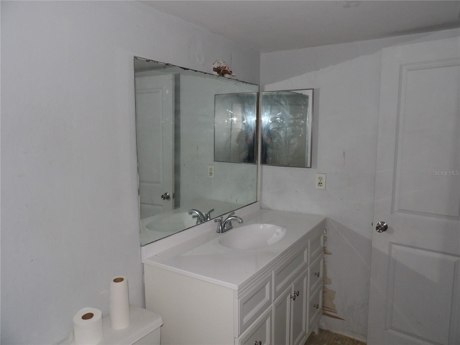 Image 15 of 28 For 8602 Champlain  87