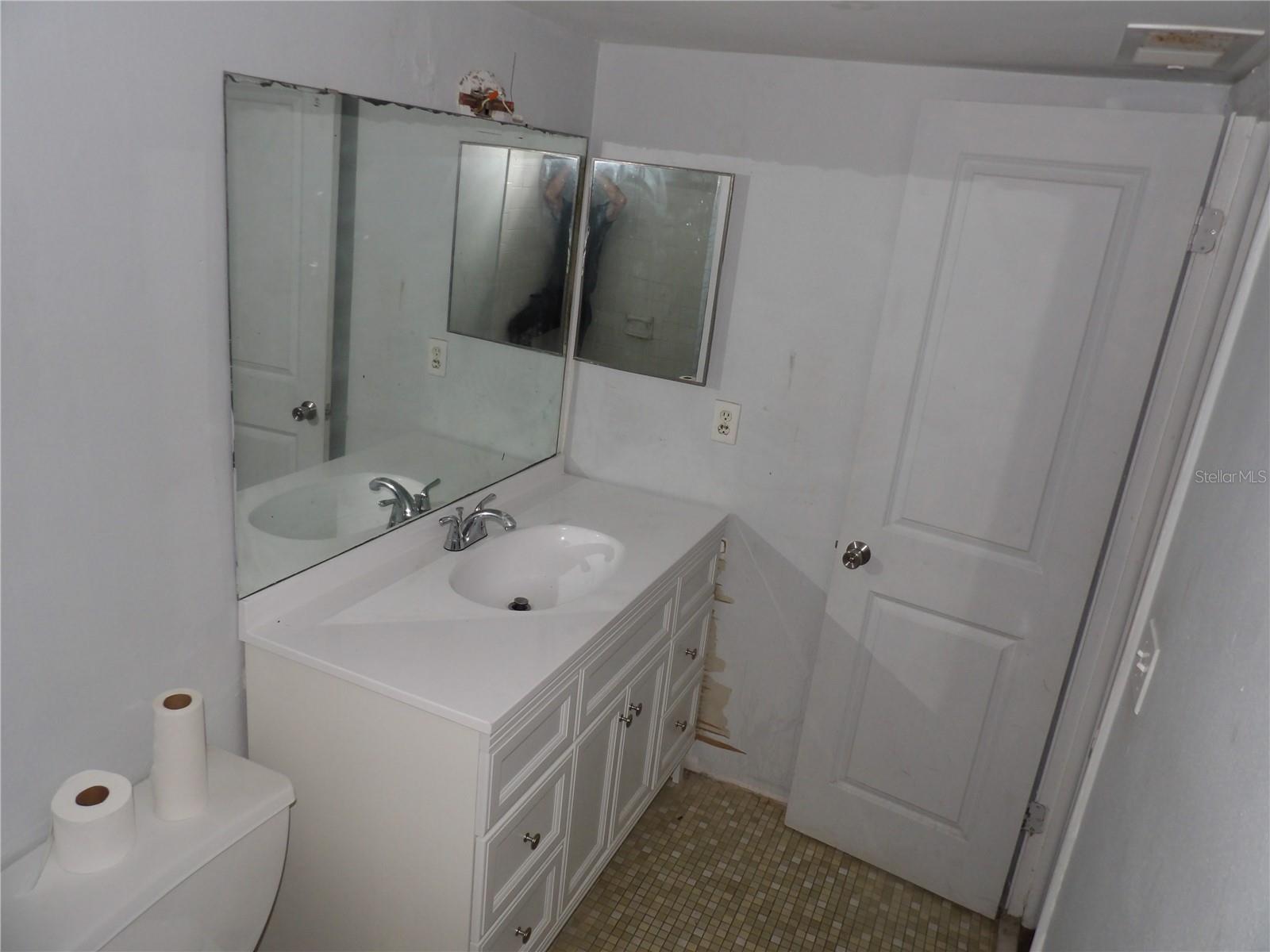 Image 17 of 28 For 8602 Champlain  87