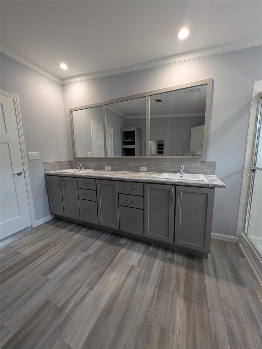 Image 6 of 34 For 15591 Charmwood Drive