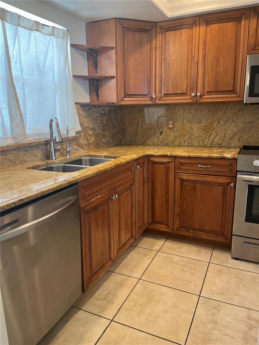 Image 3 of 20 For 5155 9th Avenue N 208