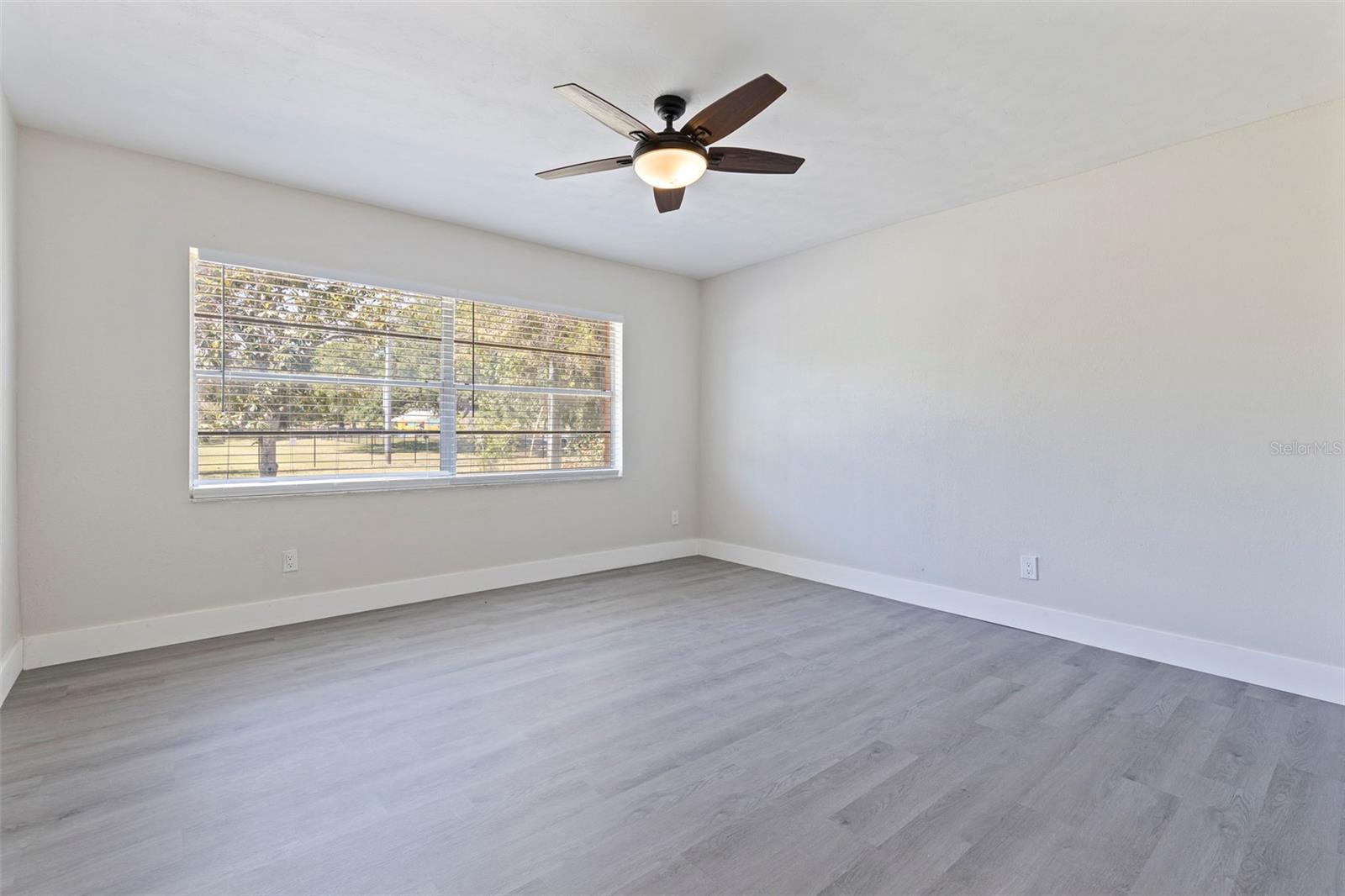 Image 20 of 41 For 834 Riverside Drive