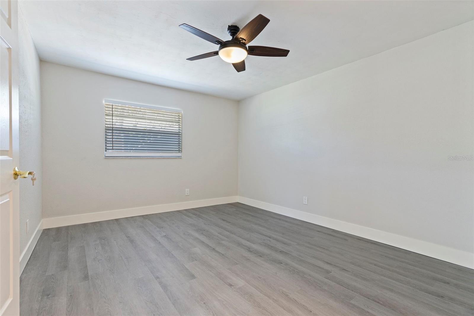 Image 21 of 41 For 834 Riverside Drive