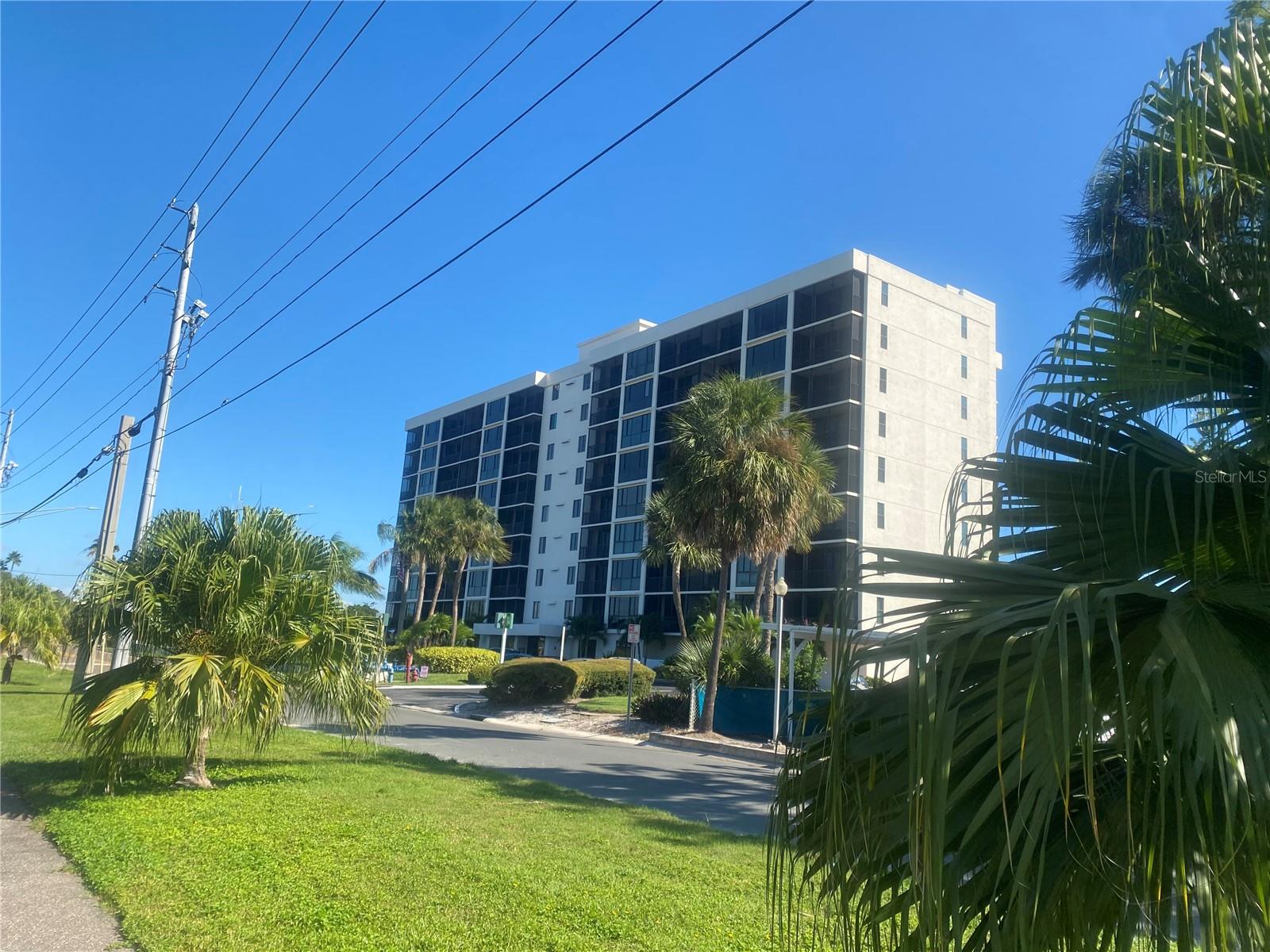 Image 4 of 89 For 7100 Sunshine Skyway Lane S 906
