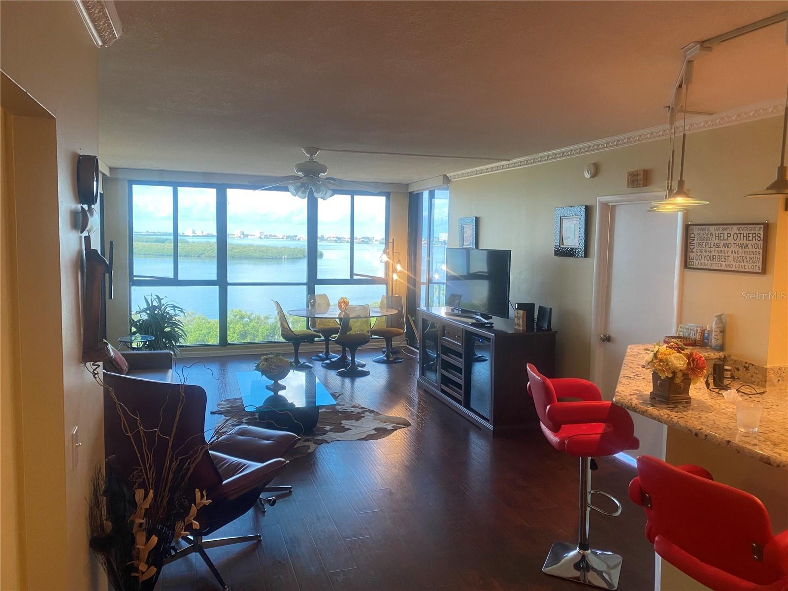 Image 8 of 89 For 7100 Sunshine Skyway Lane S 906