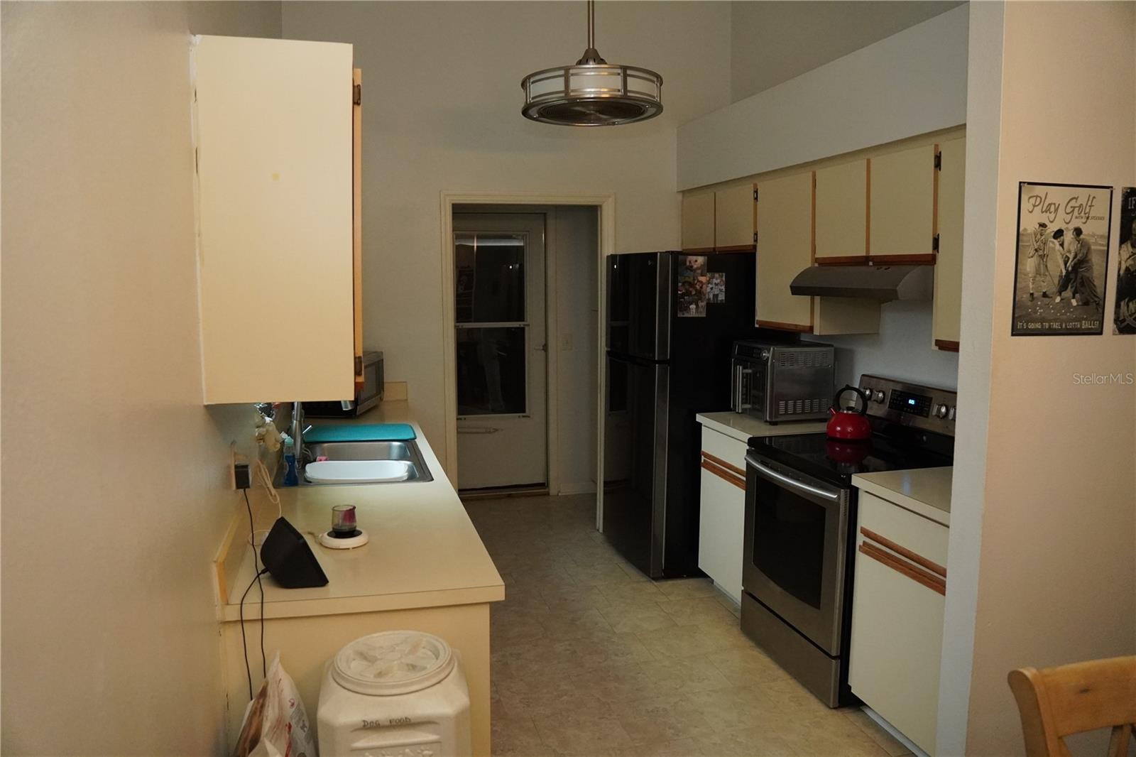 Listing photo id 9 for 1621 Southwind Drive