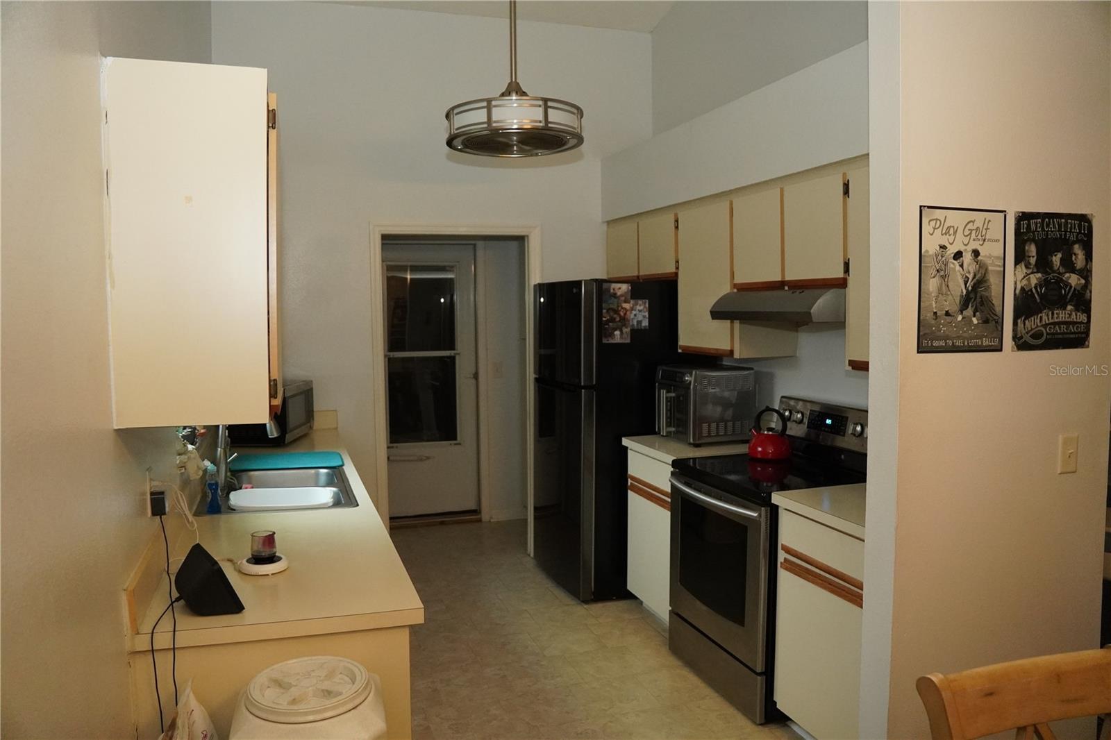 Listing photo id 10 for 1621 Southwind Drive