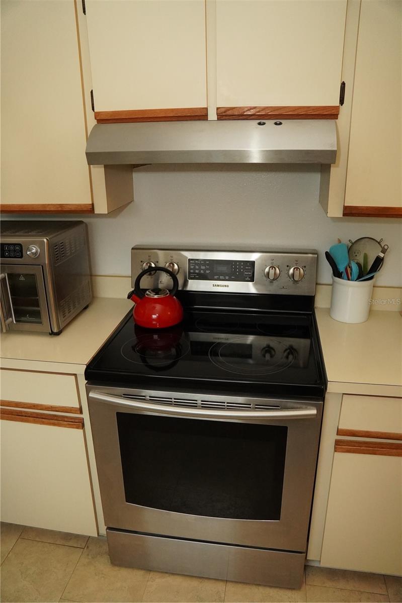 Listing photo id 12 for 1621 Southwind Drive