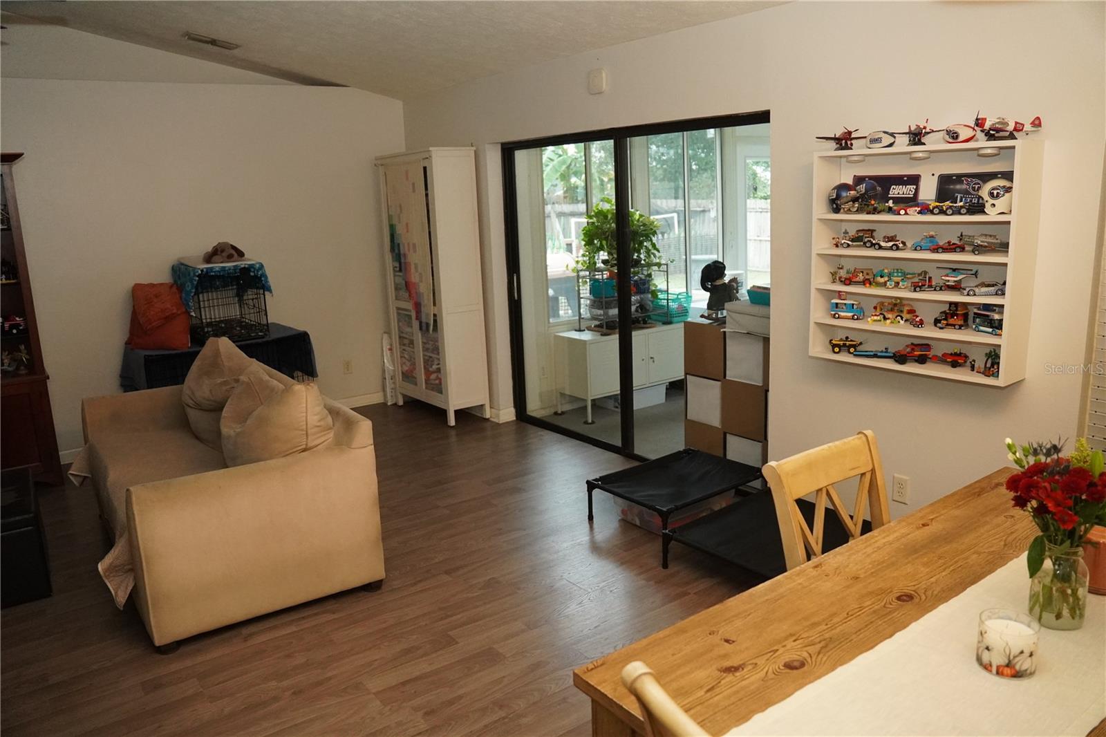 Listing photo id 17 for 1621 Southwind Drive