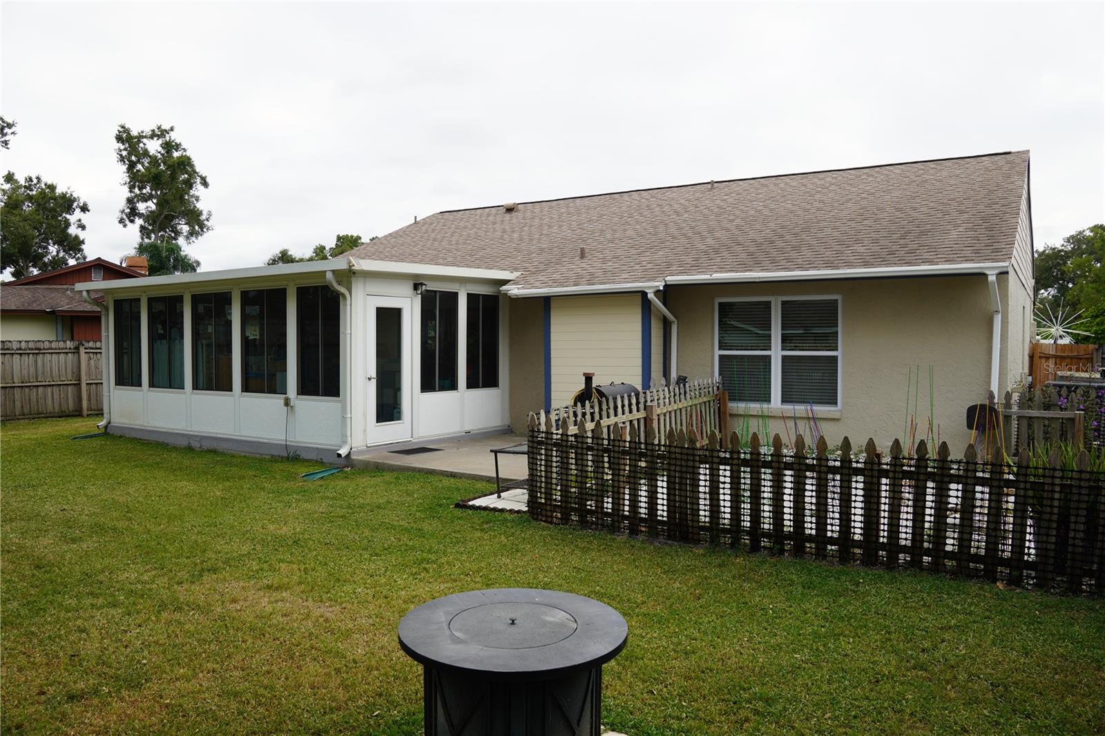Listing photo id 2 for 1621 Southwind Drive