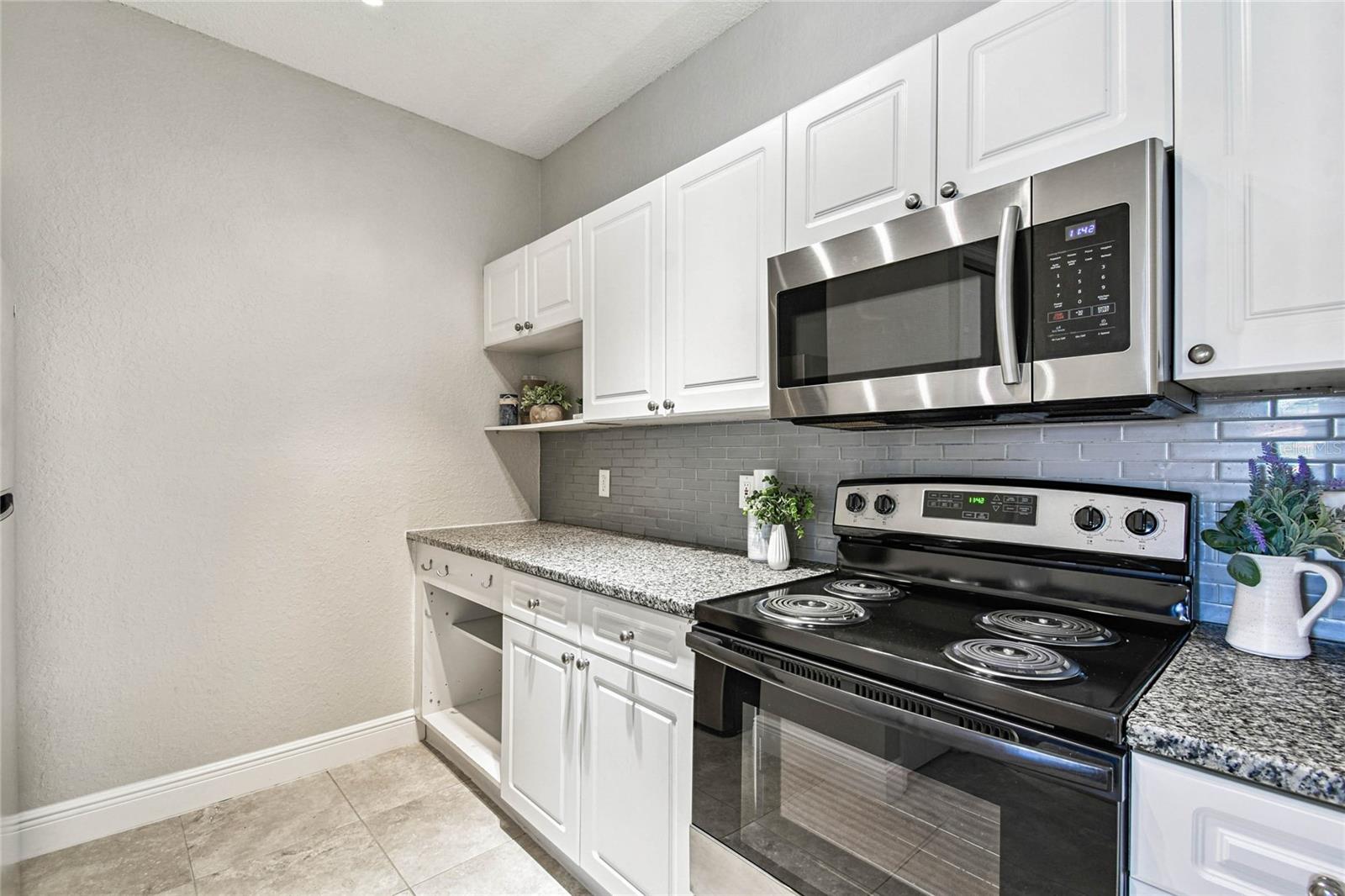 Image 11 of 60 For 18001 Richmond Place Drive 1223