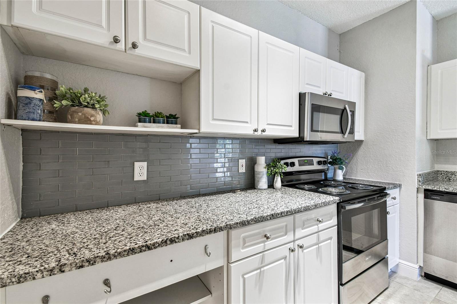 Image 13 of 60 For 18001 Richmond Place Drive 1223
