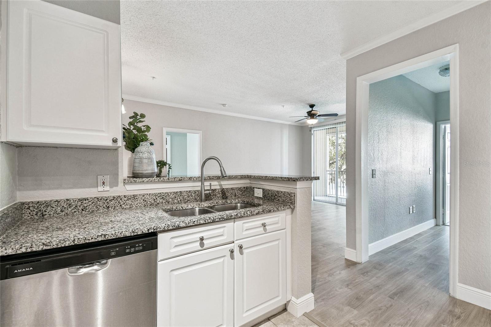 Image 14 of 60 For 18001 Richmond Place Drive 1223