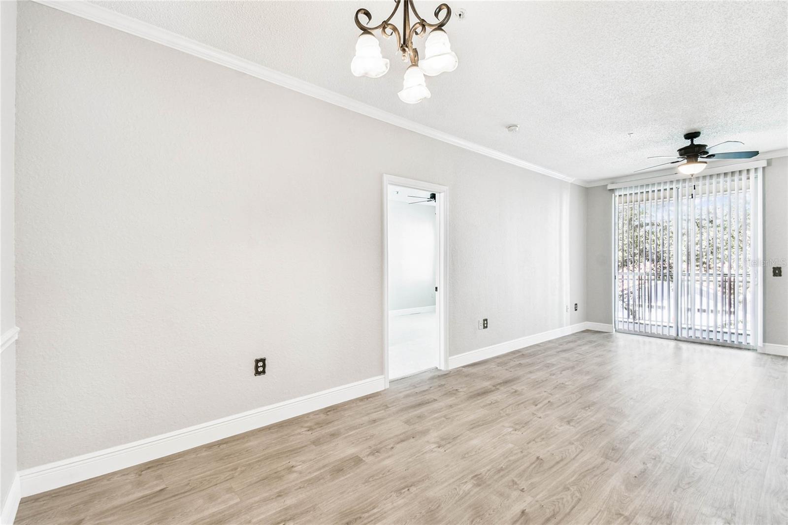 Image 19 of 60 For 18001 Richmond Place Drive 1223