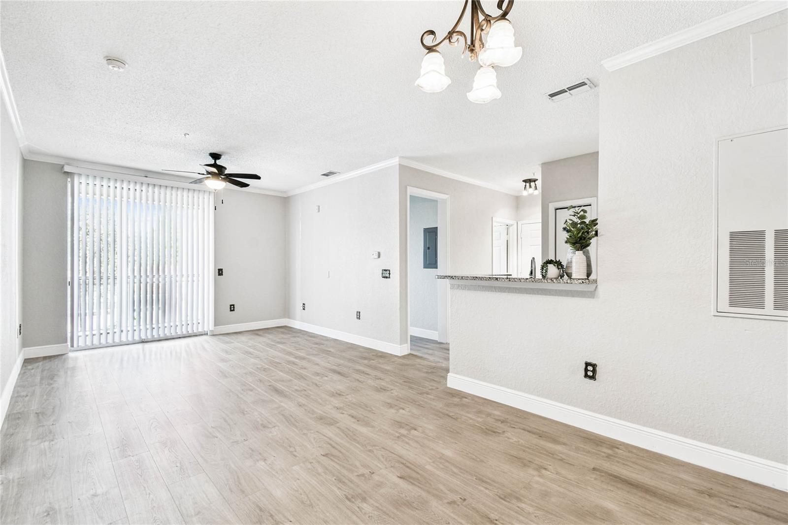 Image 21 of 60 For 18001 Richmond Place Drive 1223
