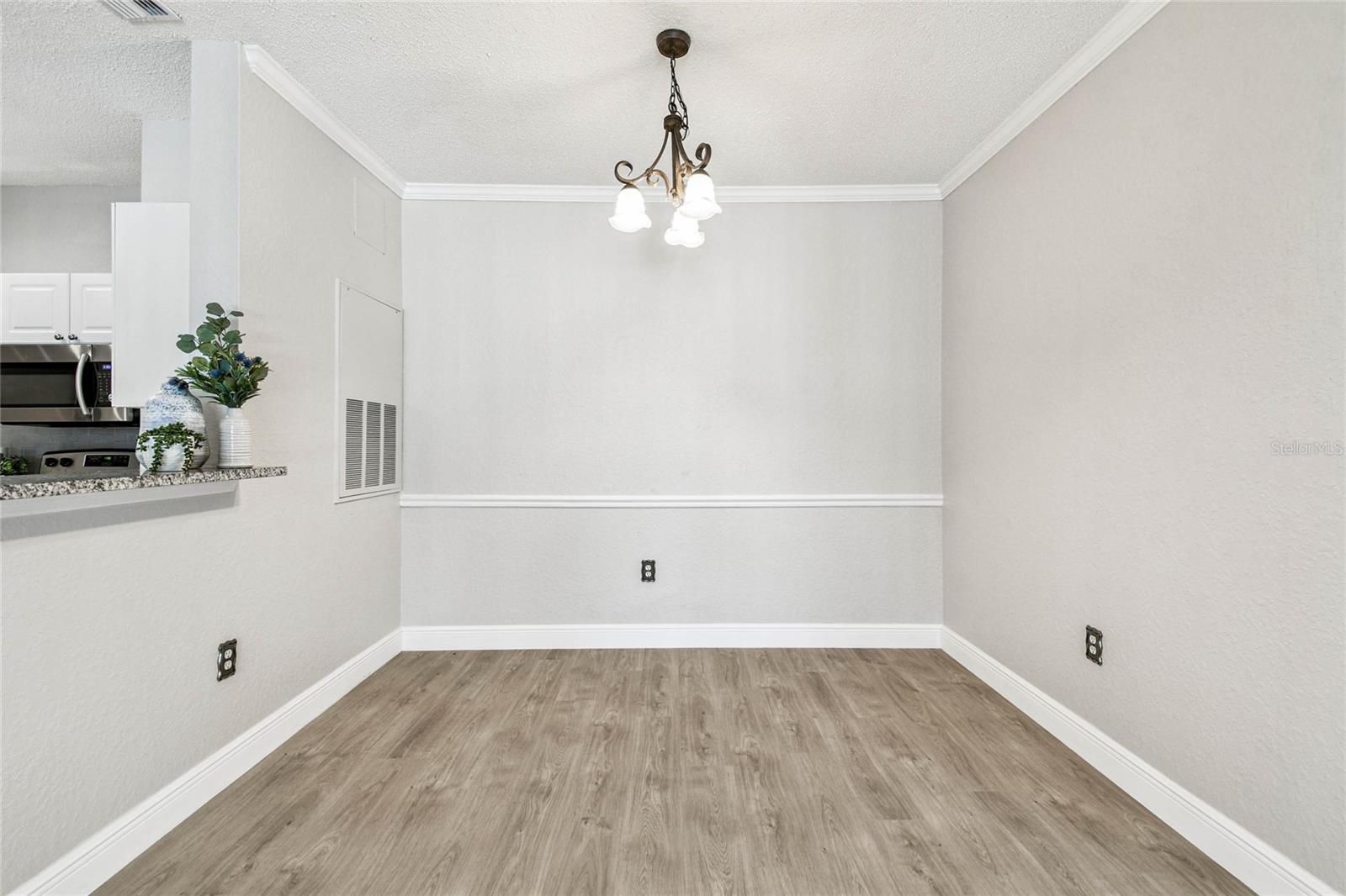 Image 23 of 60 For 18001 Richmond Place Drive 1223