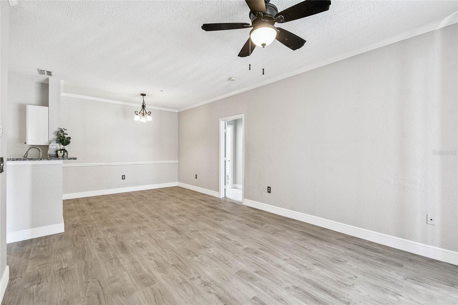 Image 26 of 60 For 18001 Richmond Place Drive 1223