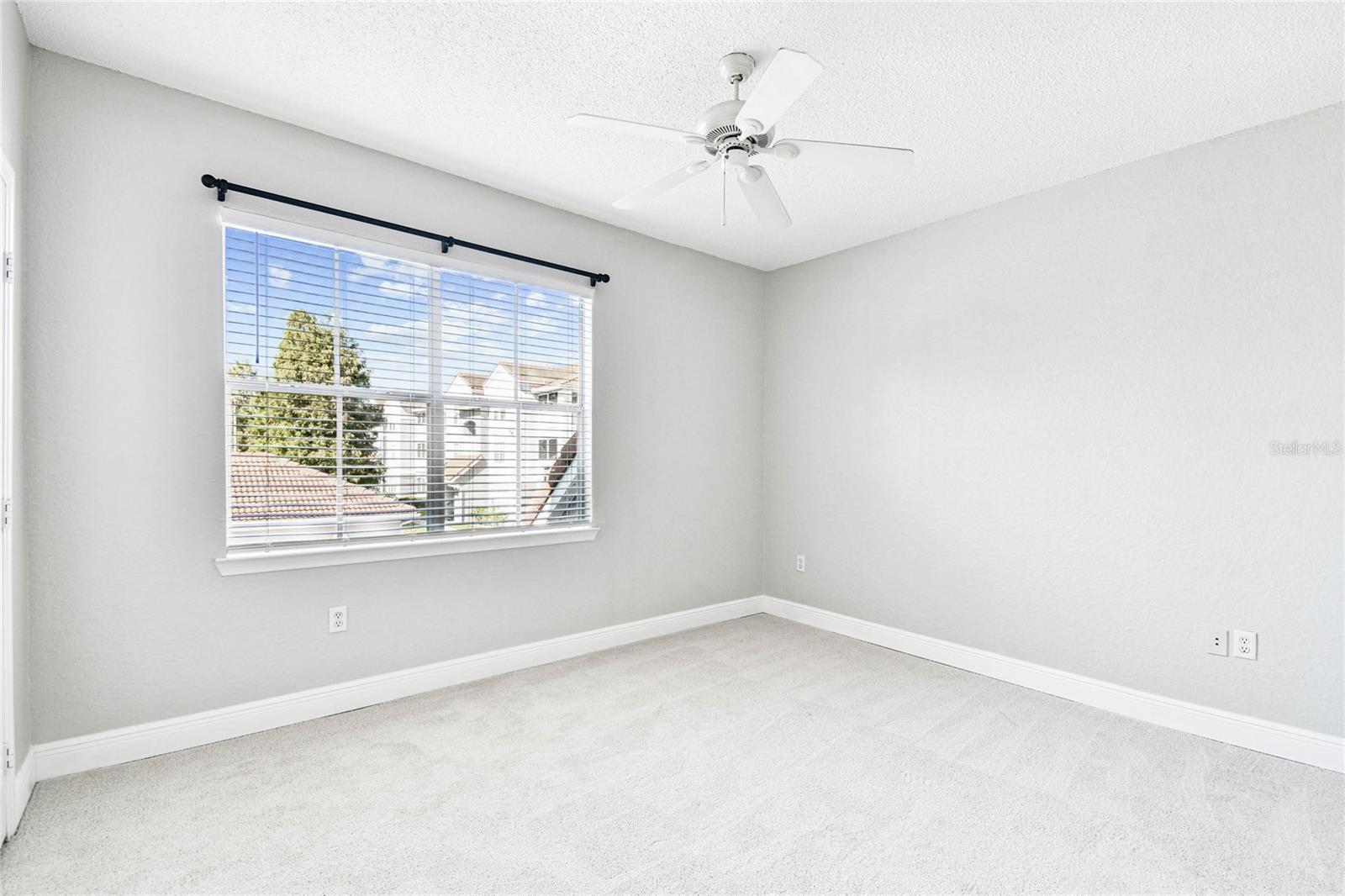 Image 33 of 60 For 18001 Richmond Place Drive 1223