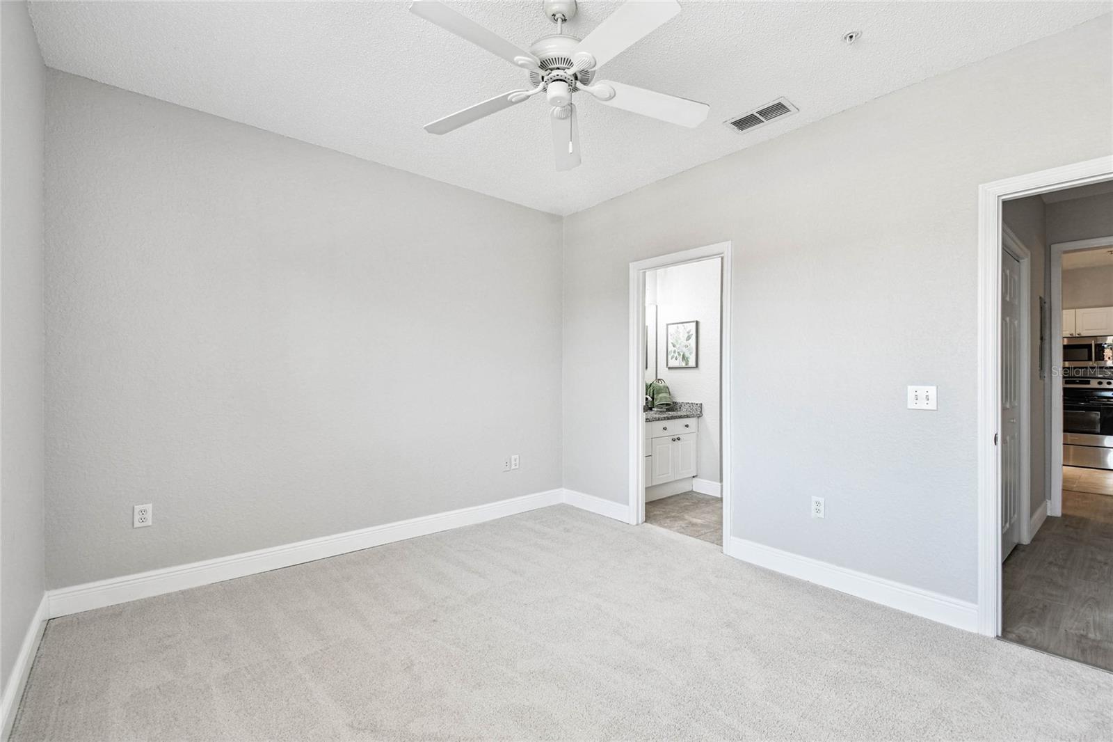 Image 34 of 60 For 18001 Richmond Place Drive 1223