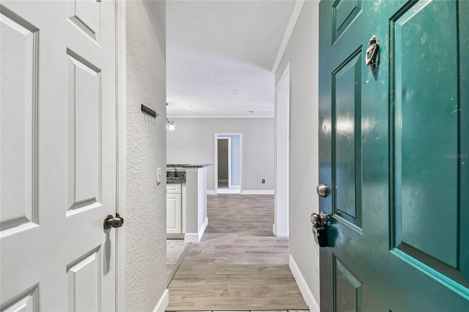 Image 7 of 60 For 18001 Richmond Place Drive 1223