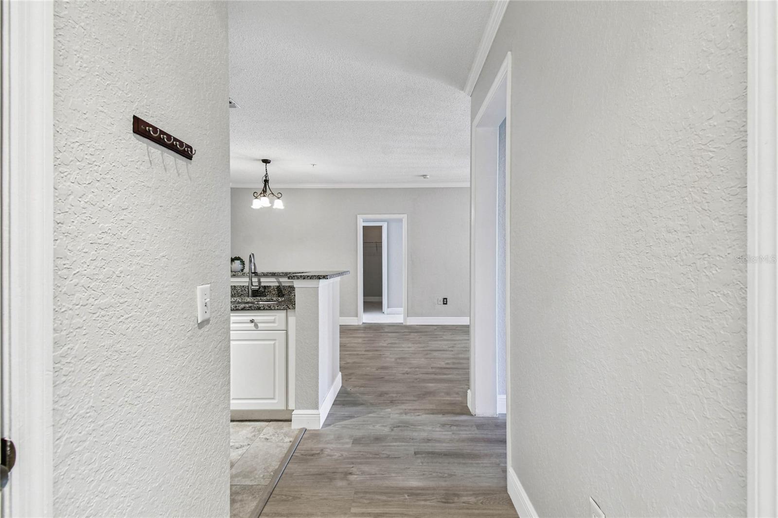 Image 8 of 60 For 18001 Richmond Place Drive 1223