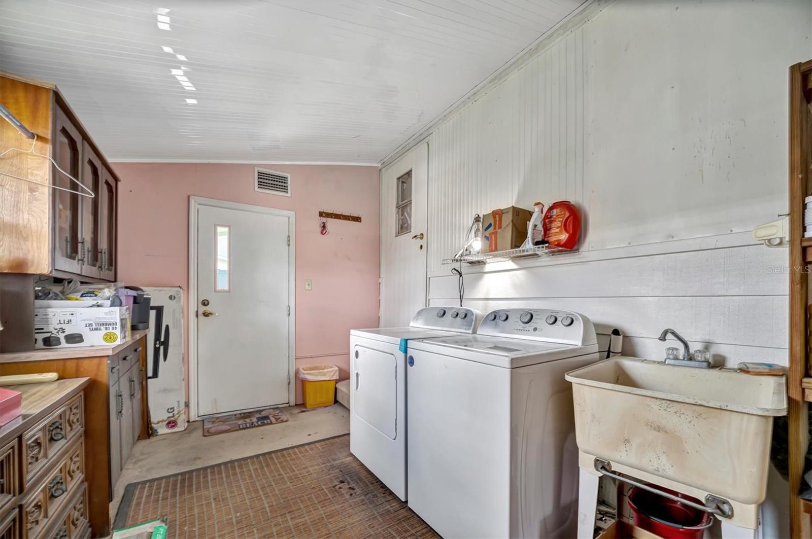 Image 12 of 37 For 122 Saint Annes Circle