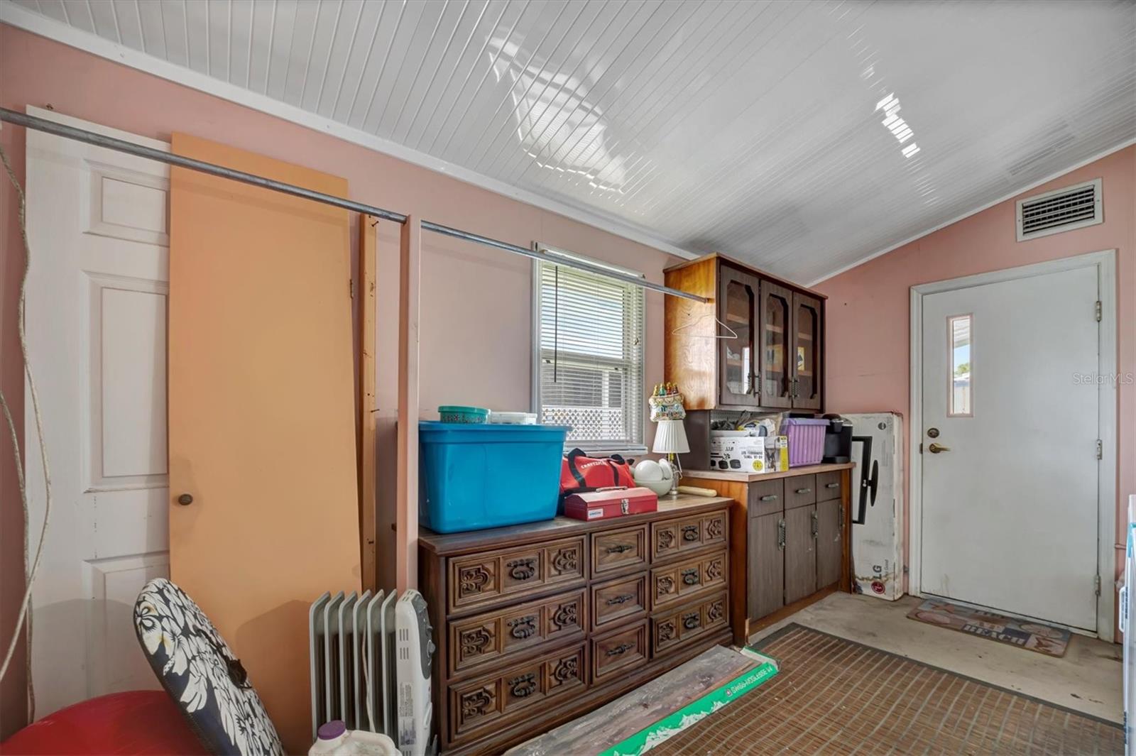 Image 13 of 37 For 122 Saint Annes Circle