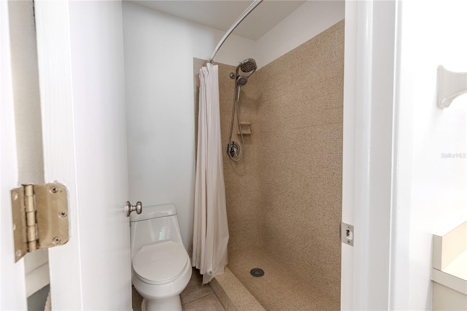 Image 23 of 40 For 1400 Azalea Drive 1602