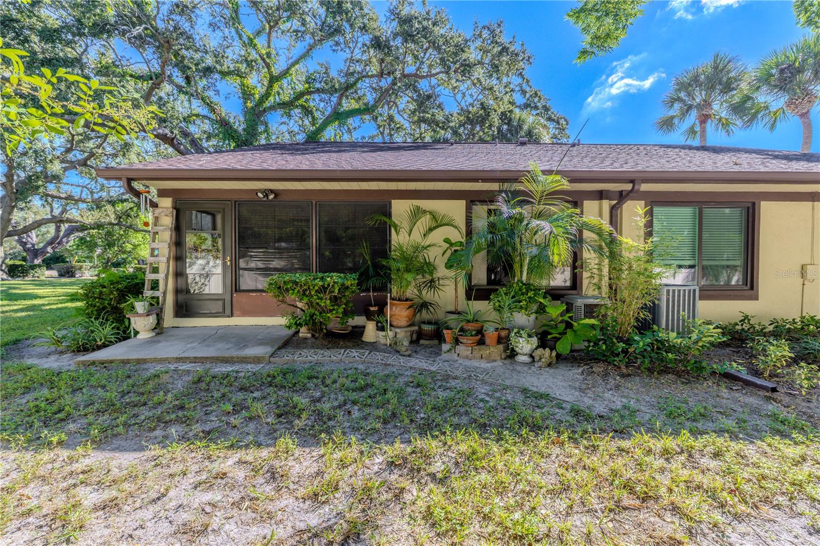 Image 29 of 40 For 1400 Azalea Drive 1602