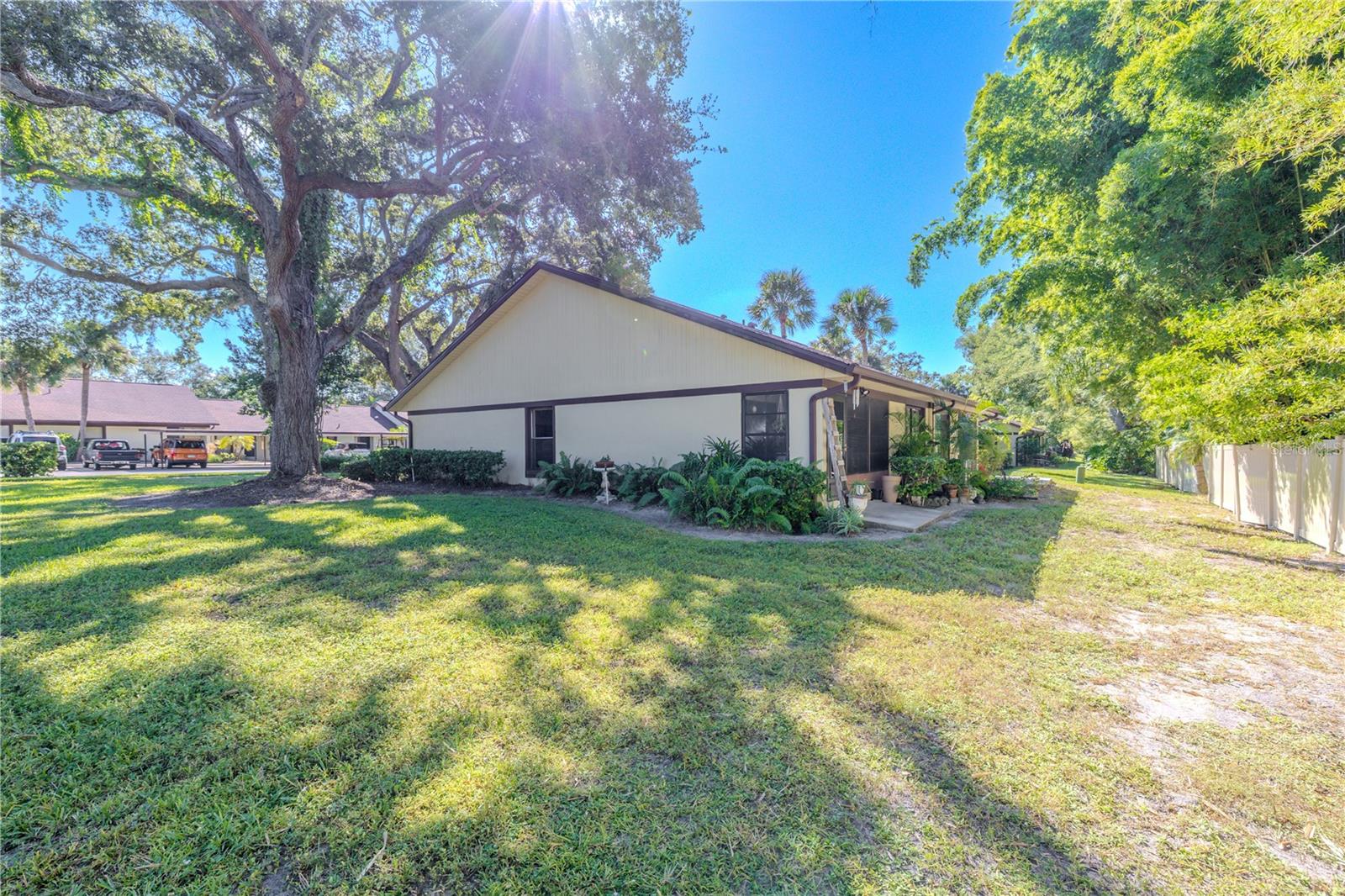 Image 30 of 40 For 1400 Azalea Drive 1602