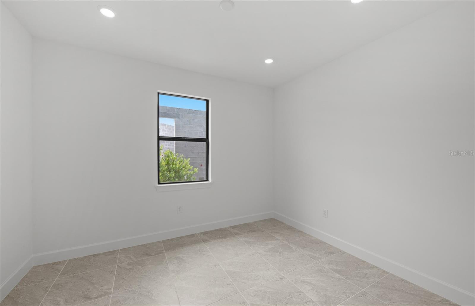 Image 15 of 21 For 18824 Indian Rock Place