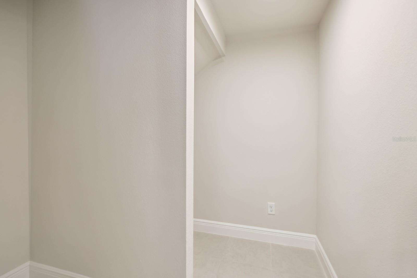 Image 43 of 49 For 10017 Meadowrun Drive