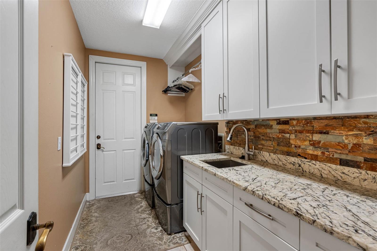 Image 32 of 44 For 531 Isleworth Close