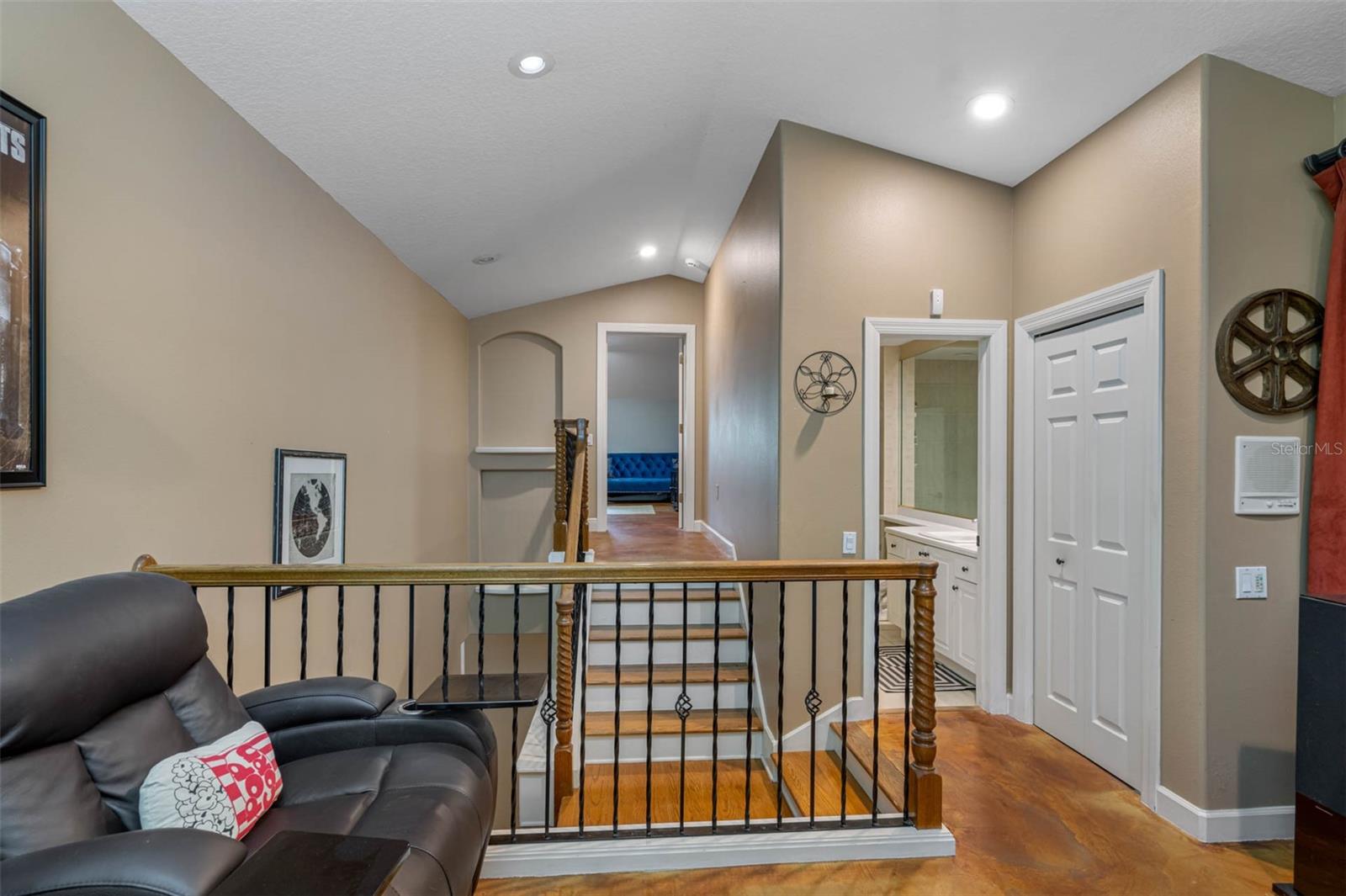 Image 34 of 44 For 531 Isleworth Close