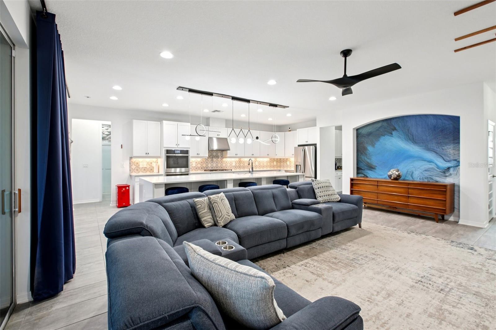 Listing photo id 8 for 7135 Graybrook Drive
